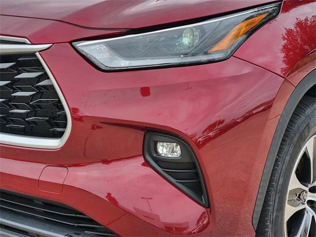 used 2021 Toyota Highlander car, priced at $31,995