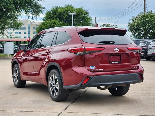 used 2021 Toyota Highlander car, priced at $31,995