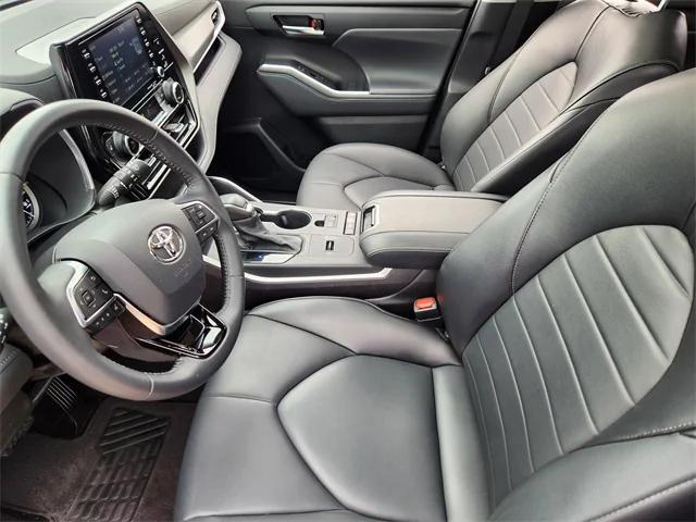 used 2021 Toyota Highlander car, priced at $31,995