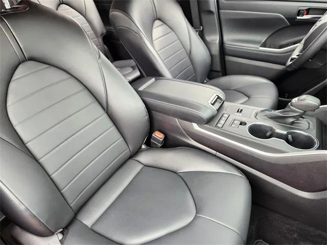 used 2021 Toyota Highlander car, priced at $31,995
