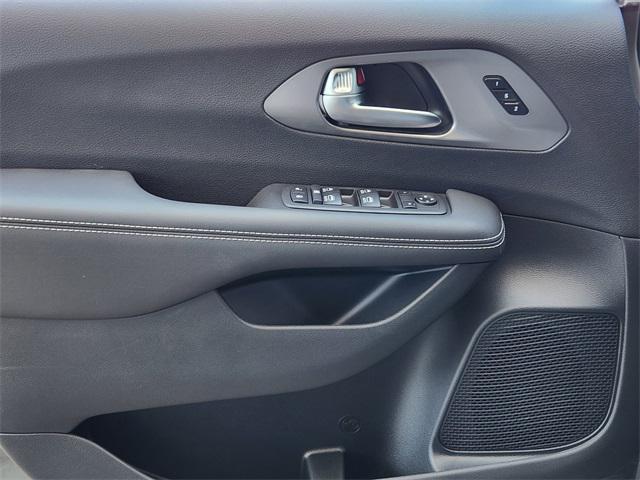 new 2025 Chrysler Pacifica car, priced at $43,970