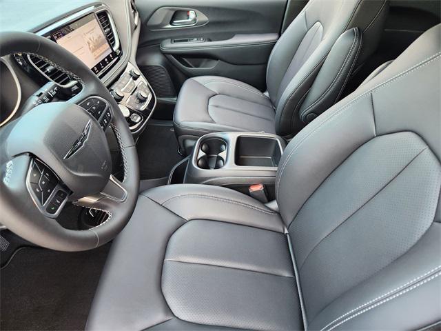 new 2025 Chrysler Pacifica car, priced at $43,970