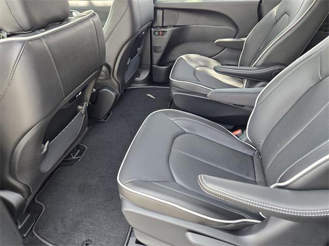 new 2025 Chrysler Pacifica Hybrid car, priced at $53,756