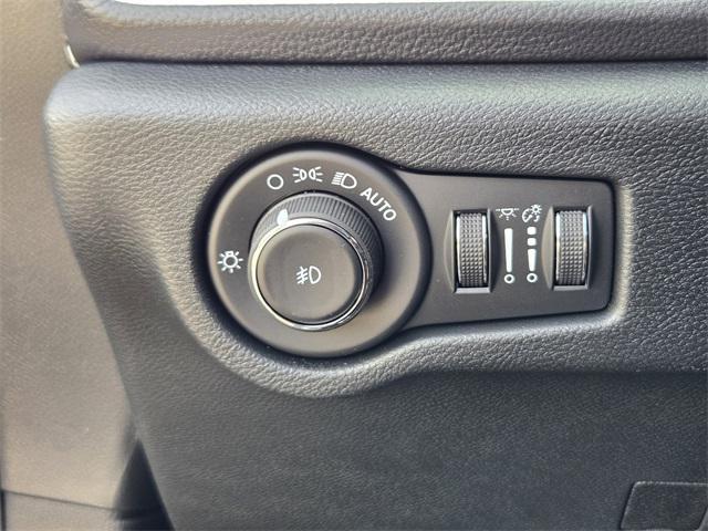 new 2025 Chrysler Pacifica Hybrid car, priced at $53,756