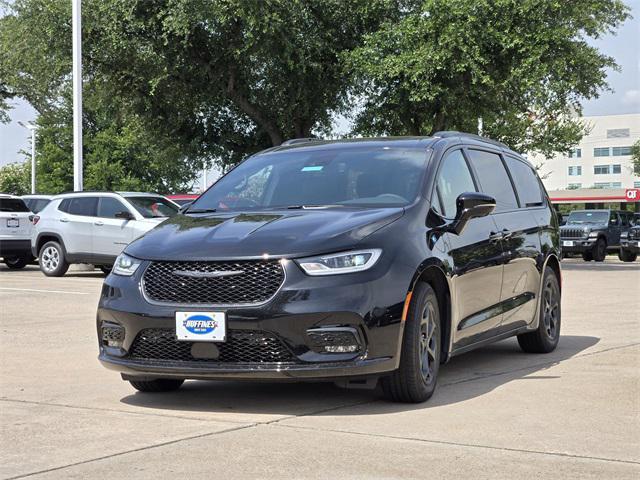 new 2025 Chrysler Pacifica Hybrid car, priced at $53,756