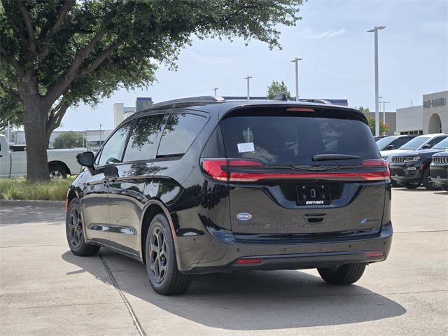 new 2025 Chrysler Pacifica Hybrid car, priced at $53,756