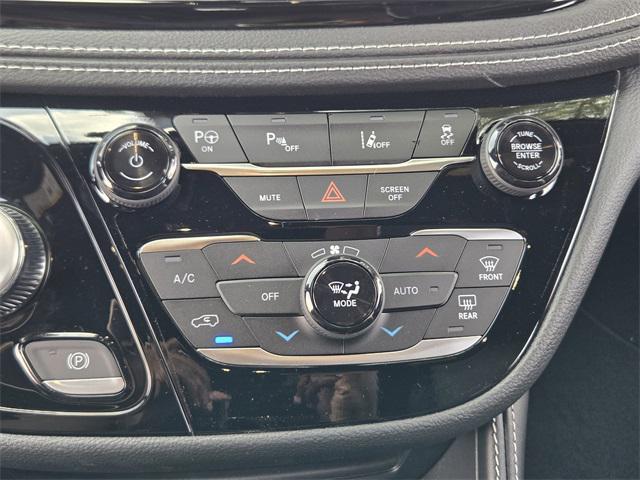 new 2025 Chrysler Pacifica Hybrid car, priced at $53,756