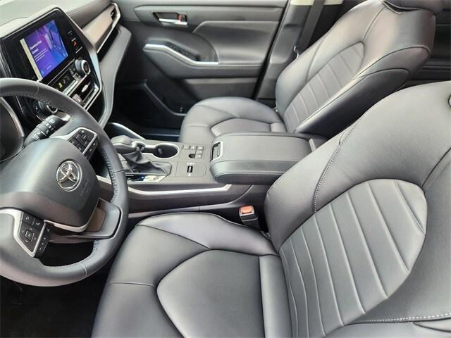 used 2024 Toyota Highlander car, priced at $43,016
