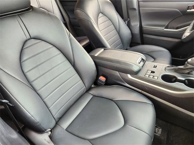 used 2024 Toyota Highlander car, priced at $43,016