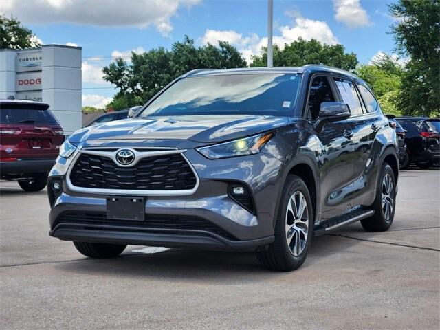 used 2024 Toyota Highlander car, priced at $43,016