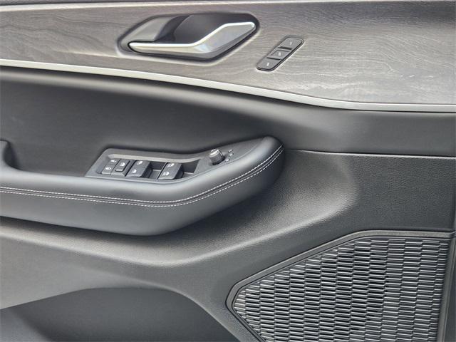 new 2025 Jeep Grand Cherokee car, priced at $43,016