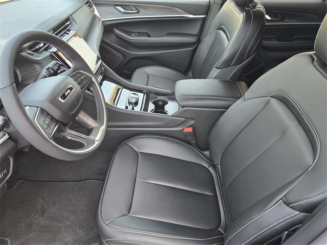 new 2025 Jeep Grand Cherokee car, priced at $43,016