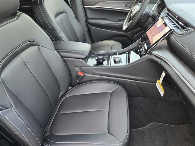 new 2025 Jeep Grand Cherokee car, priced at $43,016