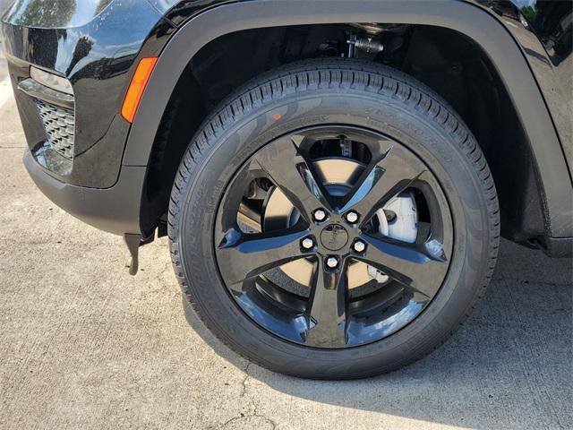 new 2025 Jeep Grand Cherokee car, priced at $47,381