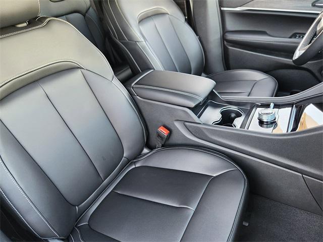 new 2025 Jeep Grand Cherokee car, priced at $45,756