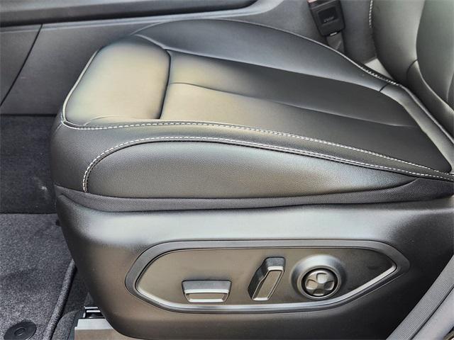 new 2025 Jeep Grand Cherokee car, priced at $43,656