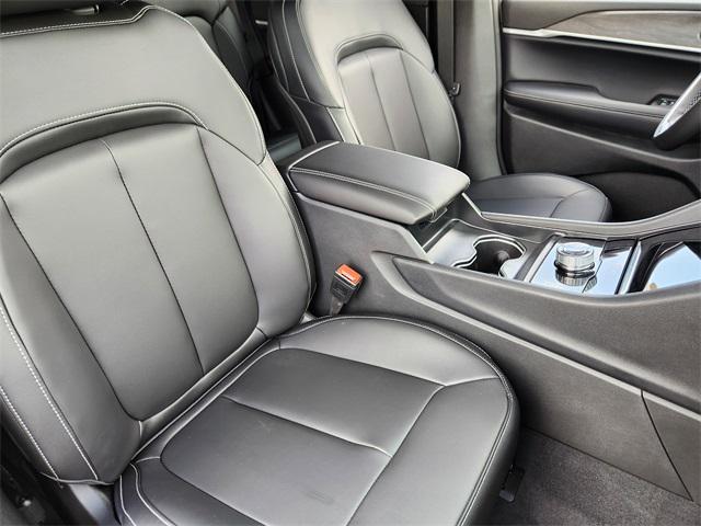 new 2025 Jeep Grand Cherokee car, priced at $43,656