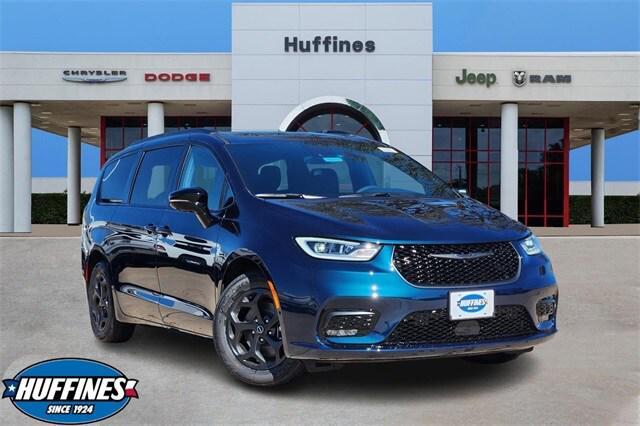 new 2025 Chrysler Pacifica Hybrid car, priced at $60,275
