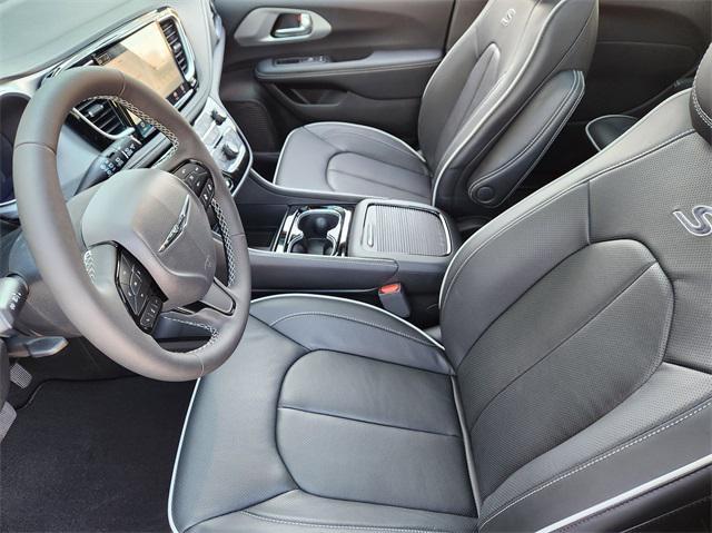 new 2025 Chrysler Pacifica Hybrid car, priced at $50,364