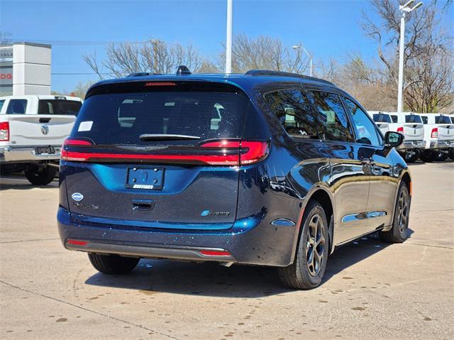 new 2025 Chrysler Pacifica Hybrid car, priced at $50,364