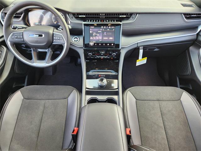 new 2025 Jeep Grand Cherokee car, priced at $38,680