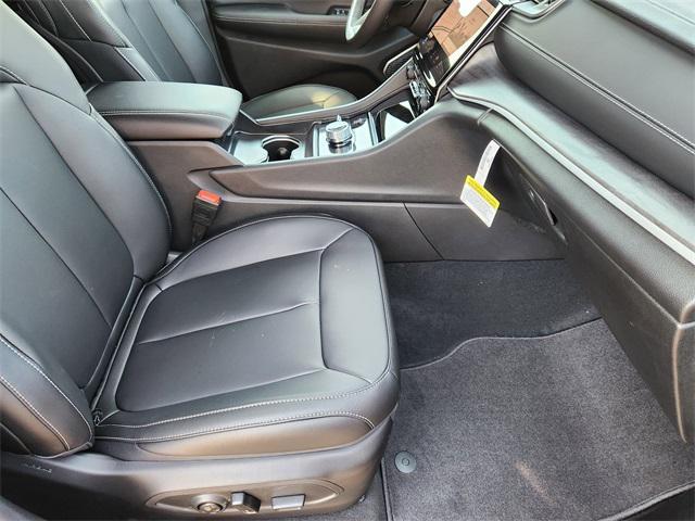 new 2025 Jeep Grand Cherokee car, priced at $45,570