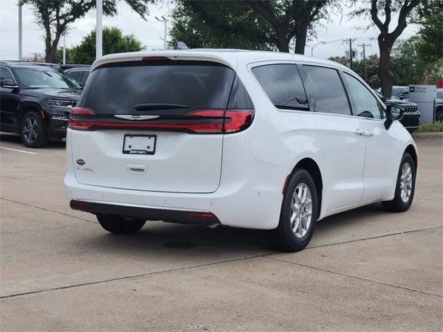 new 2024 Chrysler Pacifica car, priced at $42,952