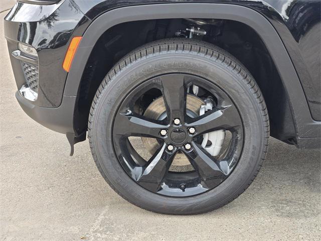 new 2025 Jeep Grand Cherokee car, priced at $41,611