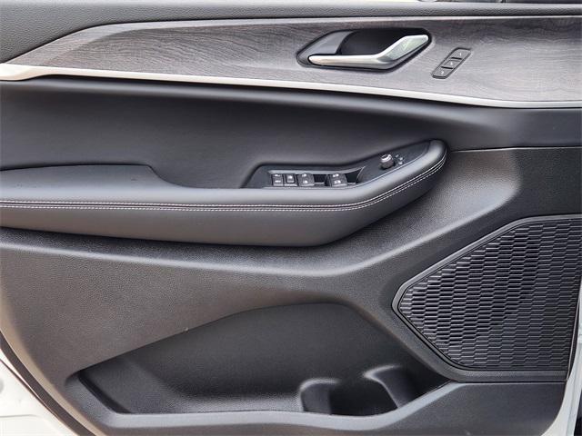 new 2025 Jeep Grand Cherokee car, priced at $41,244