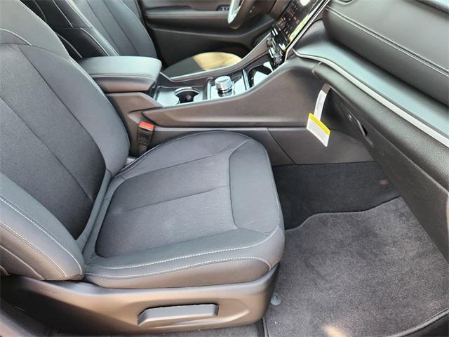 new 2025 Jeep Grand Cherokee car, priced at $38,181