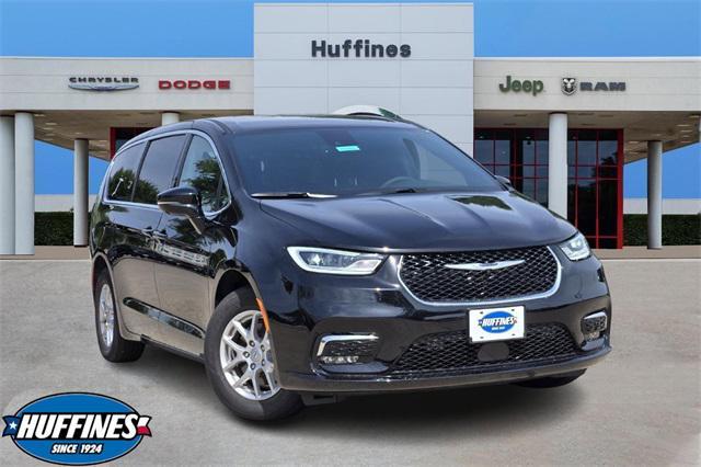new 2025 Chrysler Pacifica car, priced at $42,032