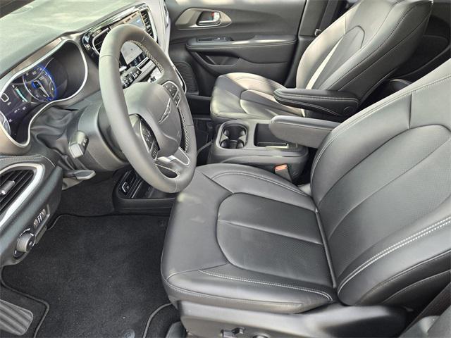 new 2025 Chrysler Pacifica car, priced at $41,532