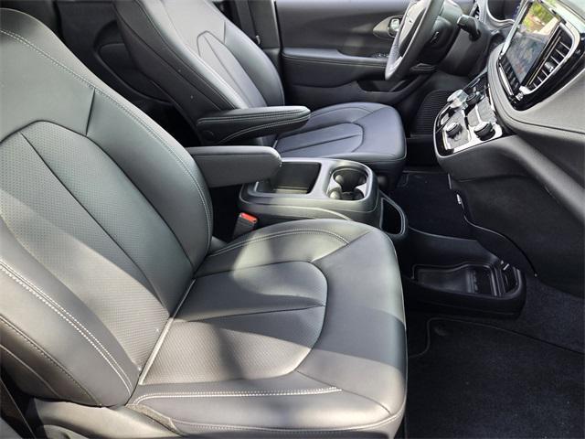 new 2025 Chrysler Pacifica car, priced at $41,532