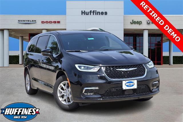 new 2025 Chrysler Pacifica car, priced at $41,532