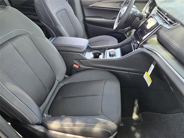 new 2025 Jeep Grand Cherokee car, priced at $38,477