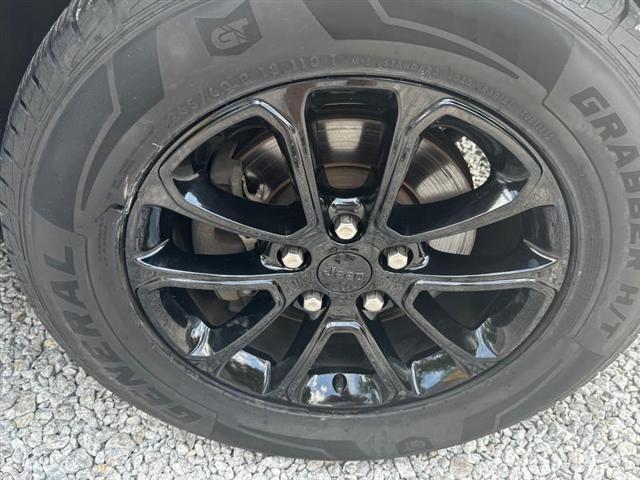 used 2015 Jeep Grand Cherokee car, priced at $12,996