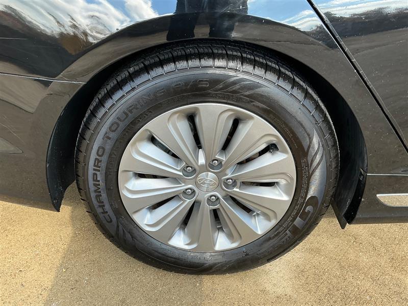 used 2016 Hyundai Sonata Hybrid car, priced at $5,996