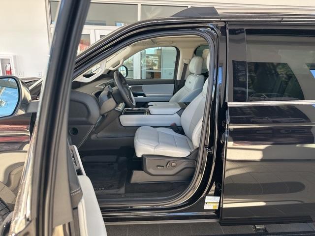 new 2025 Ford Expedition car, priced at $74,319