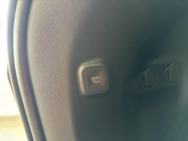 used 2022 Jeep Cherokee car, priced at $25,895