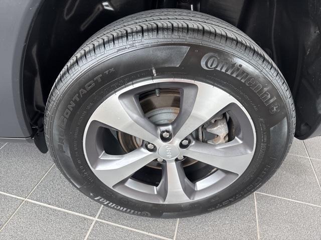 used 2022 Jeep Cherokee car, priced at $25,895