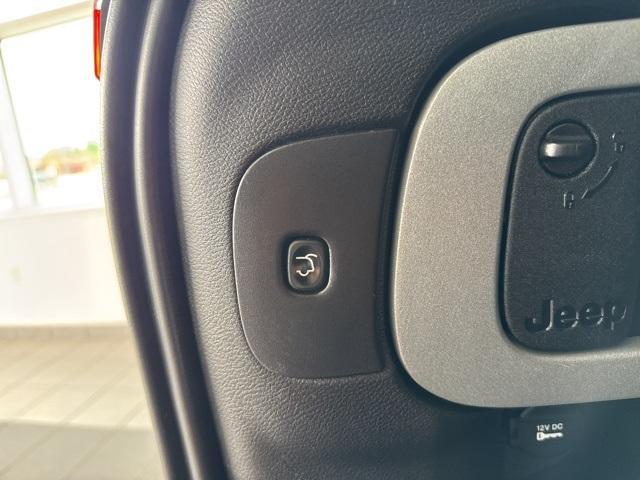 used 2014 Jeep Cherokee car, priced at $10,195