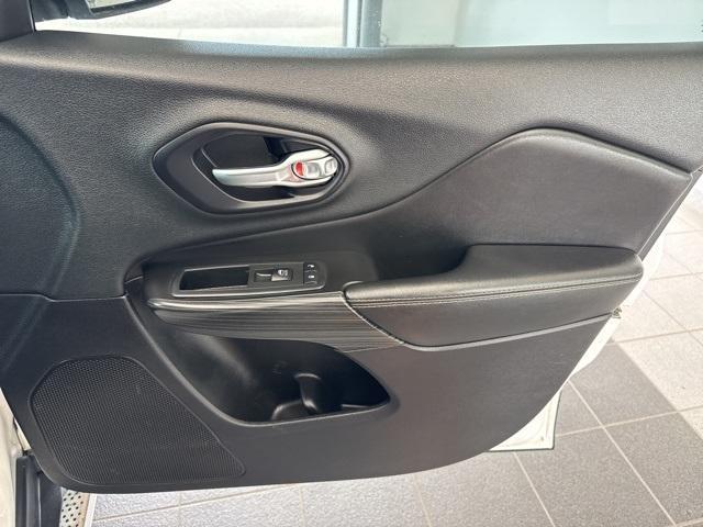 used 2014 Jeep Cherokee car, priced at $10,195