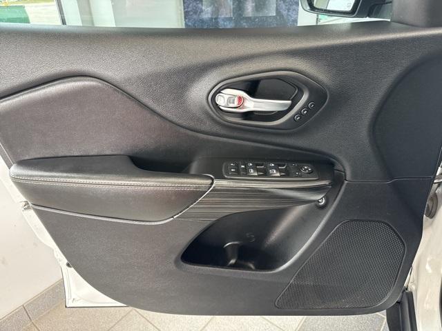 used 2014 Jeep Cherokee car, priced at $10,195