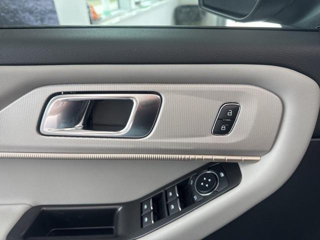 new 2025 Ford Explorer car, priced at $45,131
