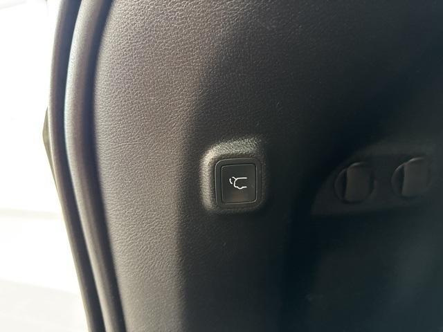 used 2021 Jeep Cherokee car, priced at $17,195