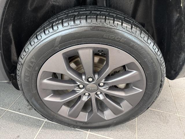 used 2021 Jeep Cherokee car, priced at $17,195