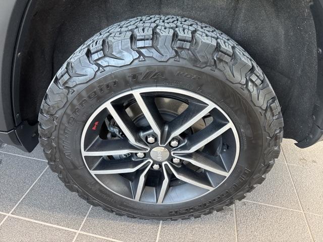 used 2017 Jeep Grand Cherokee car, priced at $19,395