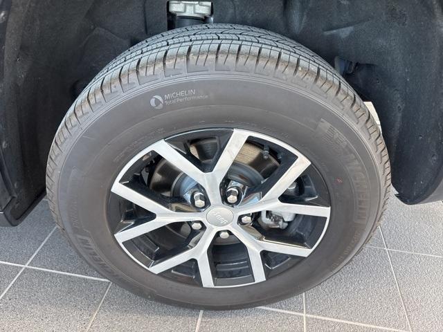used 2025 Jeep Grand Cherokee L car, priced at $44,595