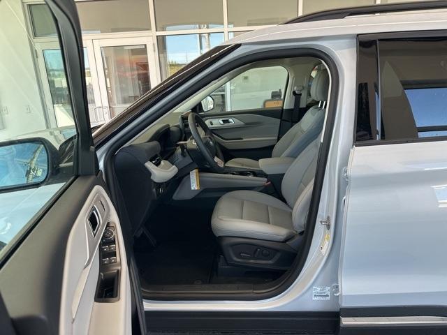 new 2025 Ford Explorer car, priced at $45,900