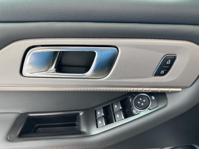 new 2025 Ford Explorer car, priced at $40,721